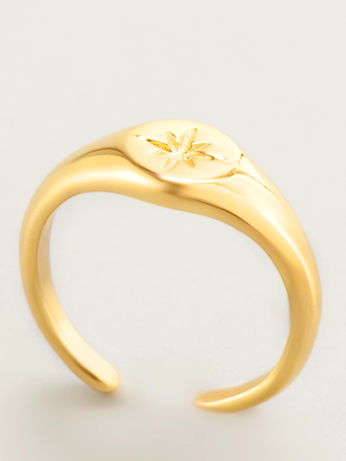 Fashion Stainless Steel Gold Plated 8 Star Ring