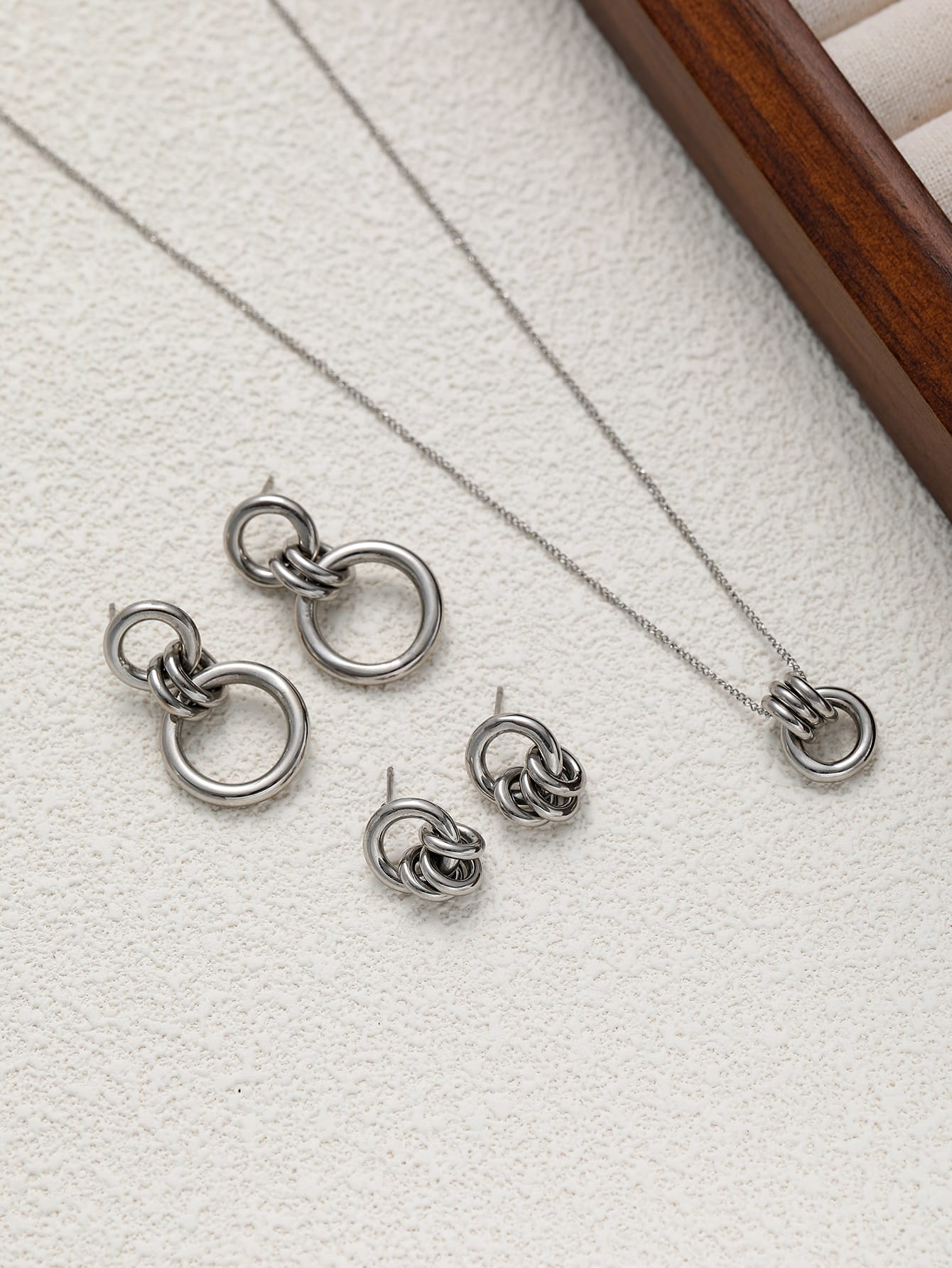 Small-sized Interlocking Ring Jewelry Set