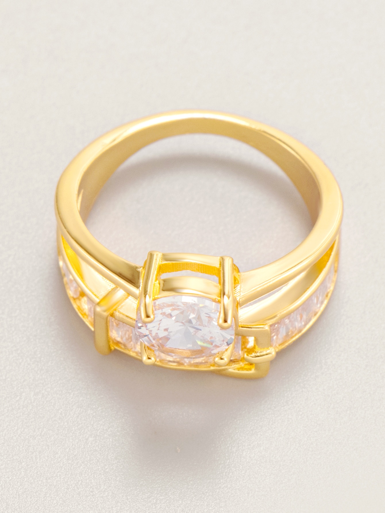 Stainless Steel Circle Cubic Zirconia Wedding Ring for Women/Girls