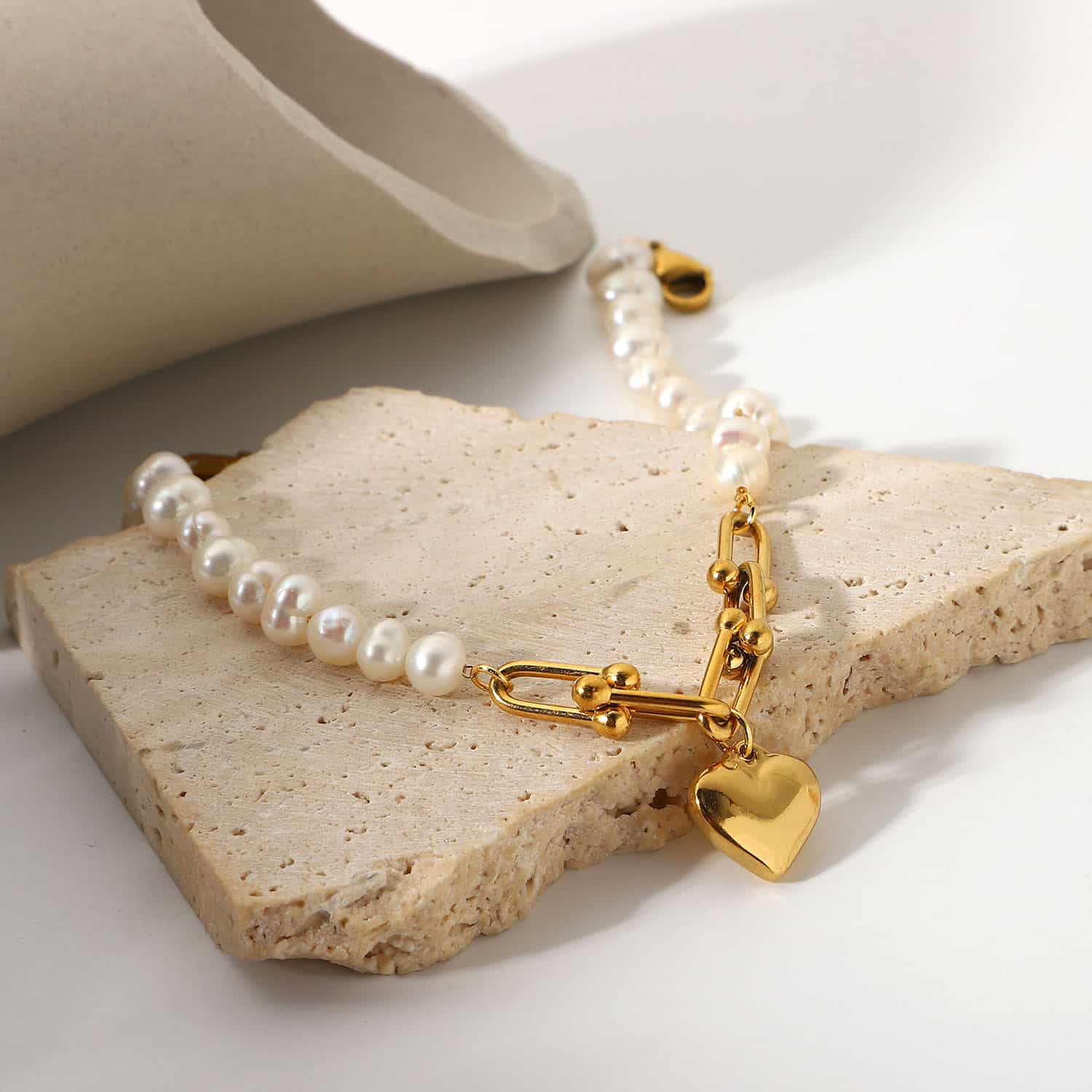 Fashionable Titanium Steel Bracelet 18K Gold Plated Pearl Bracelet
